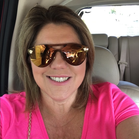 Meet your Posher, Malena - Picture 2 of 2